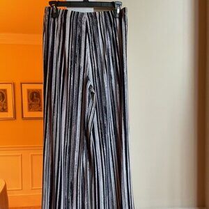 Chico's Wide Leg Pull on Pants in lovely Blue, Beige and White.